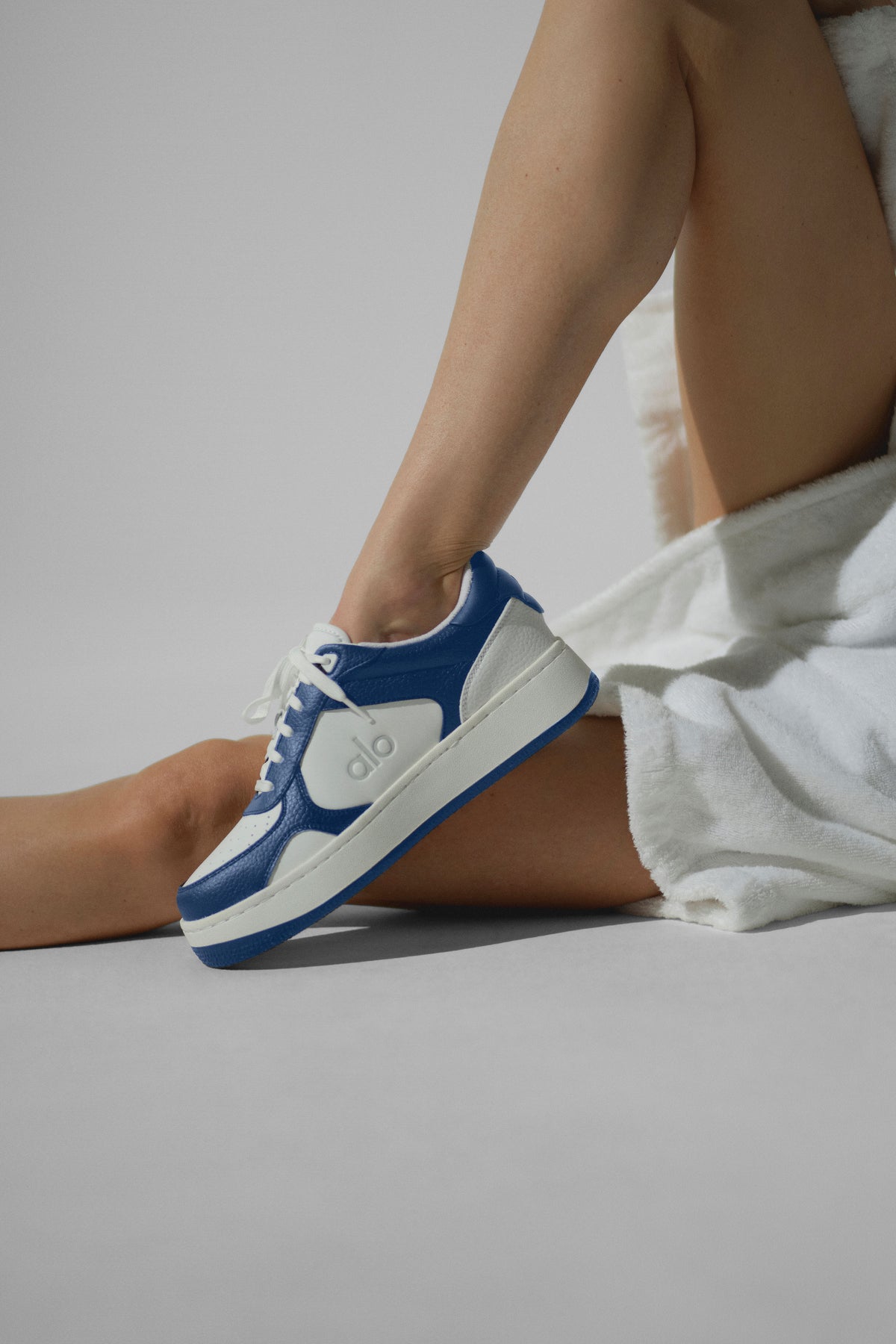ALO Recovery Mode Sneaker (Unisex) - Navy/White--1