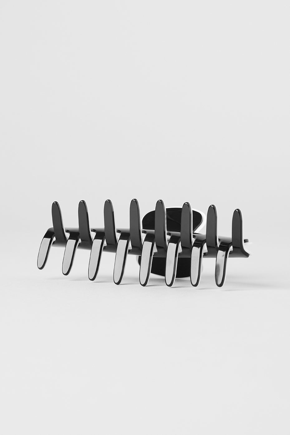 Outline Claw Clip - Black/White--3