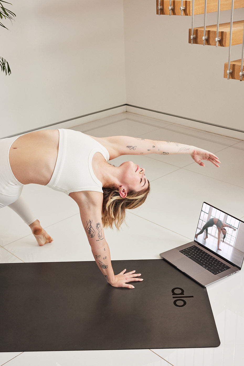 6 Month Alo Moves Membership & Mat Bundle--1
