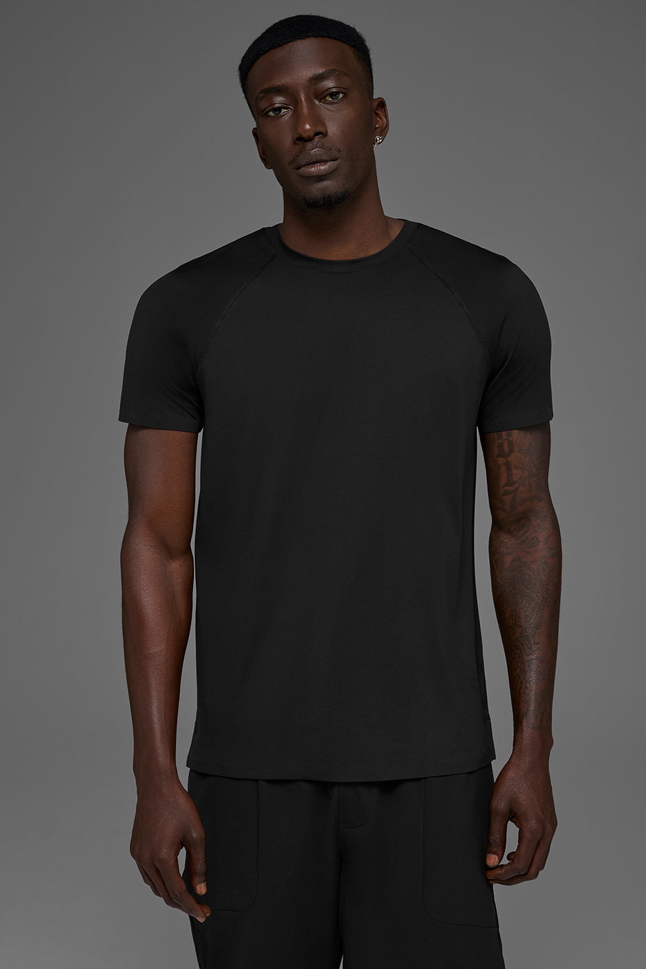 Idol Crewneck Short Sleeve - Black--2
