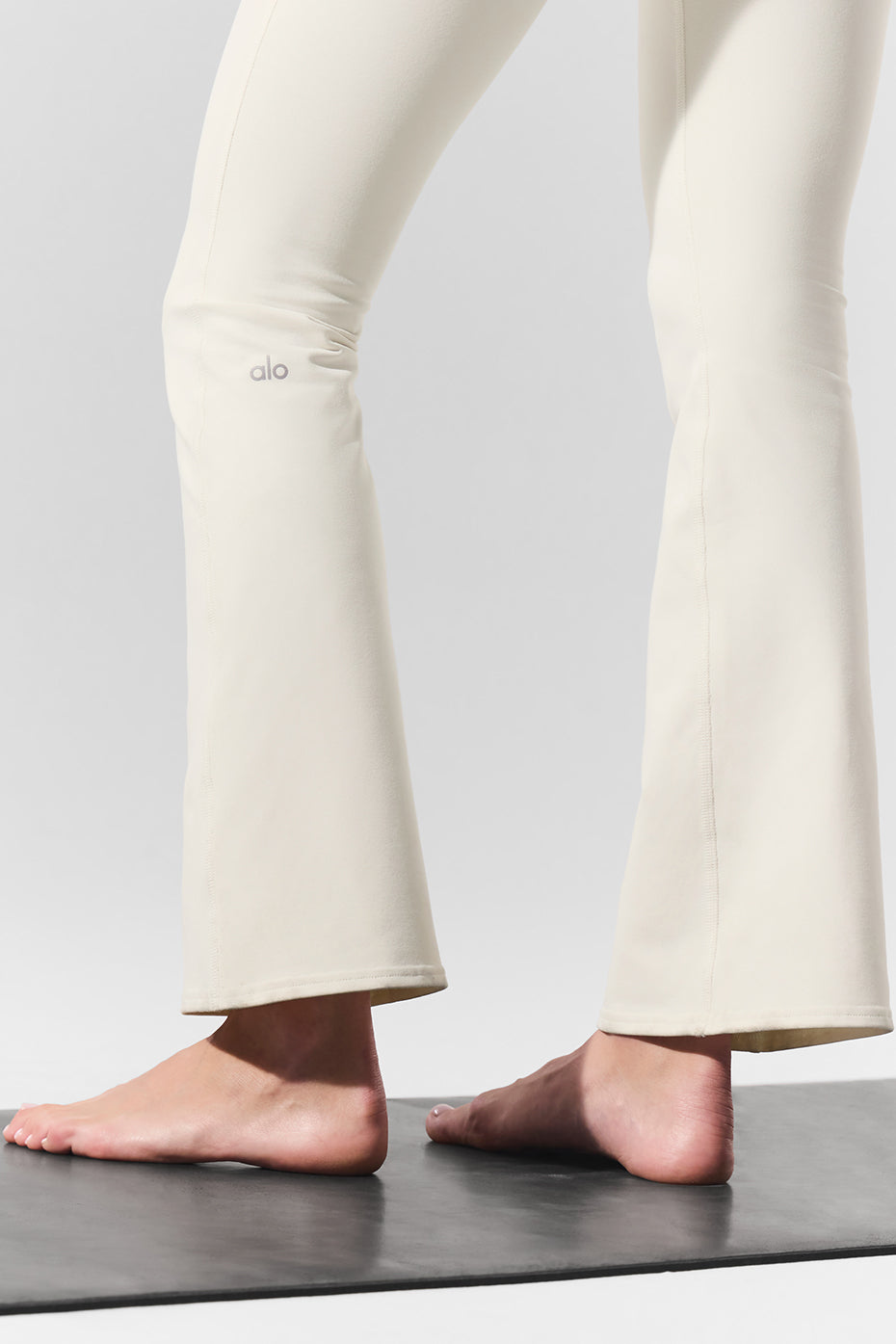 Airbrush High-Waist Bootcut Legging (Short) - Ivory--4