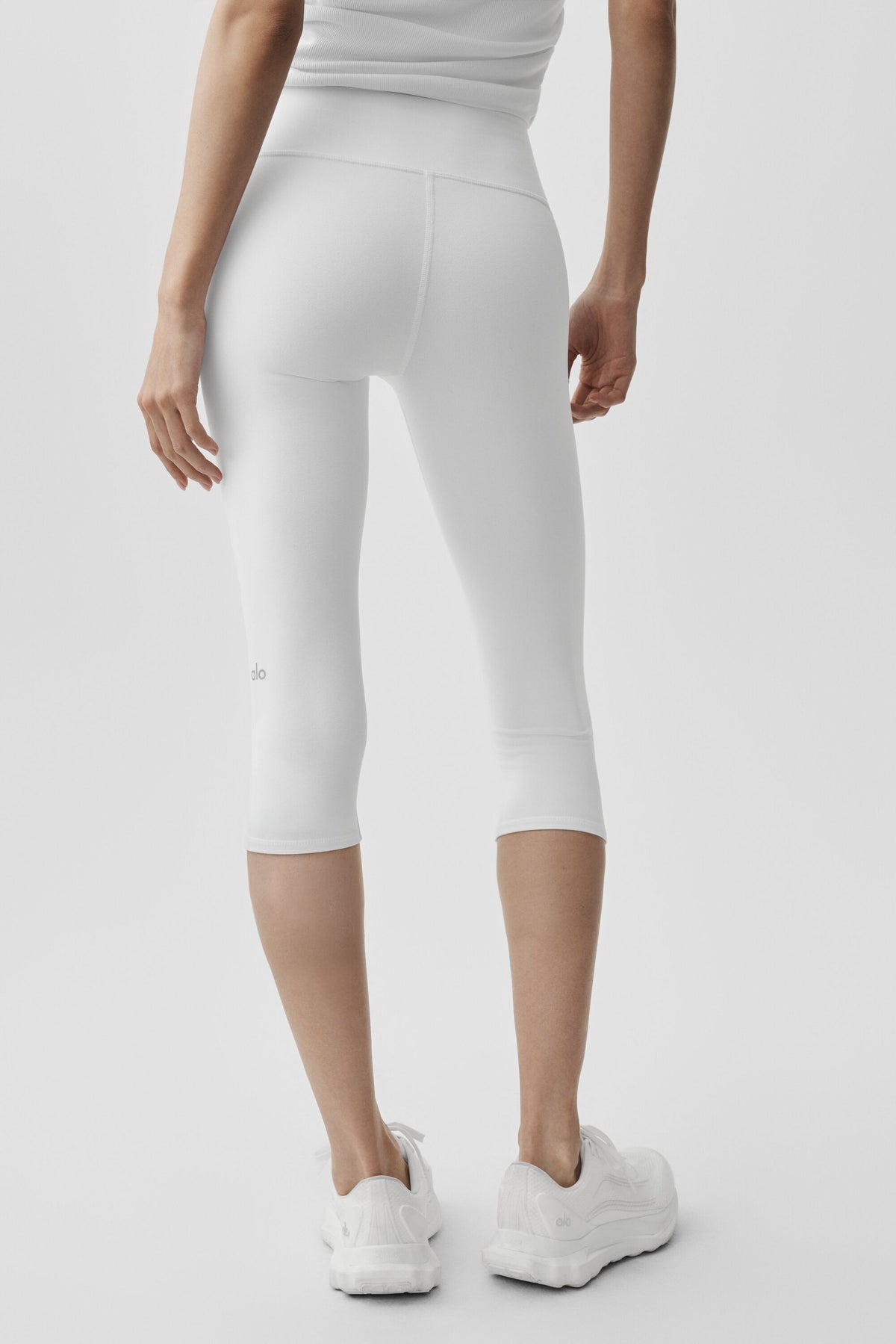 16" High-Waist Airbrush Capri - White--2