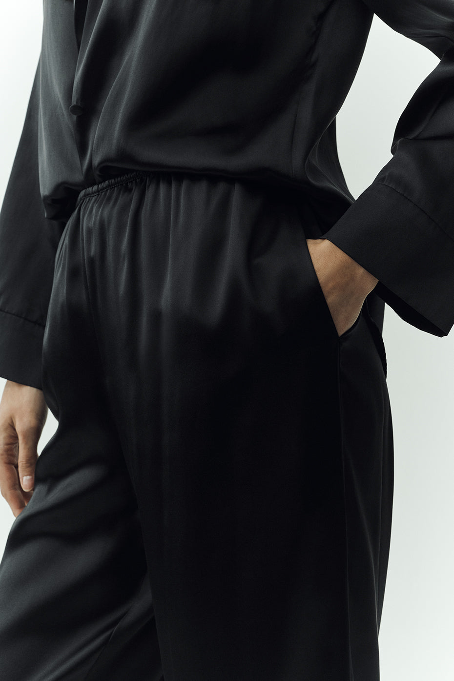 Silk Luminous Pant (Long) - Black--2