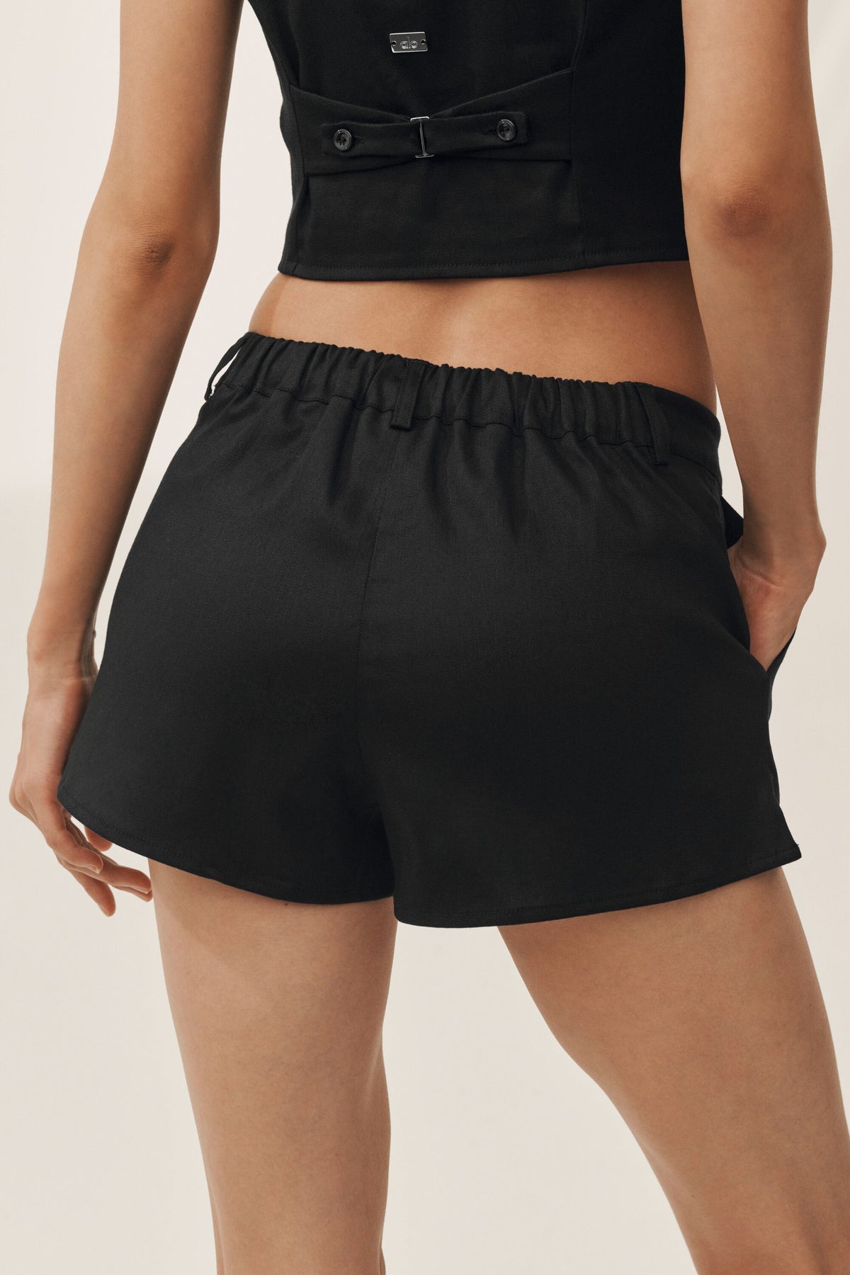 Linen Blend Low-Rise Riviera Trouser Short - Black--4
