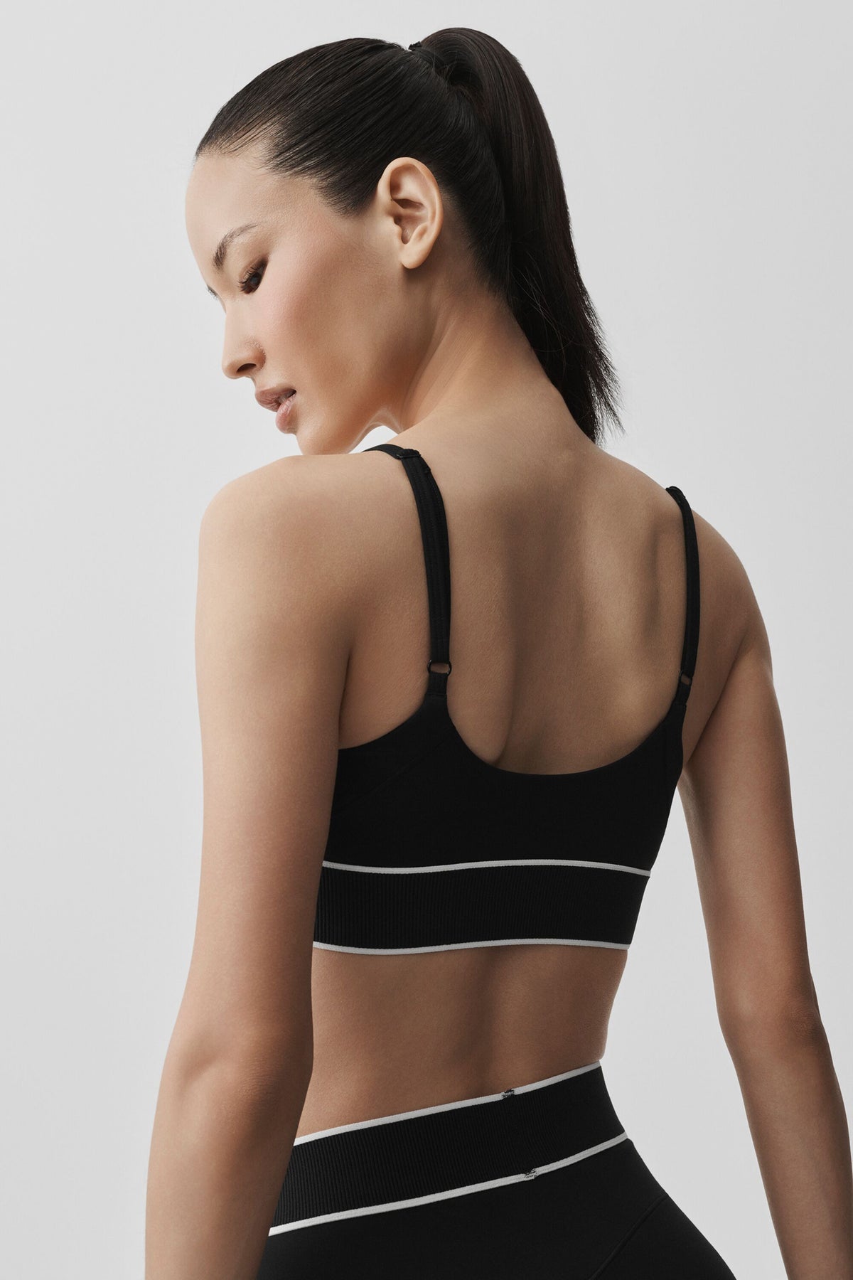 ALO Softsculpt Amp It Up Bra - Black--3